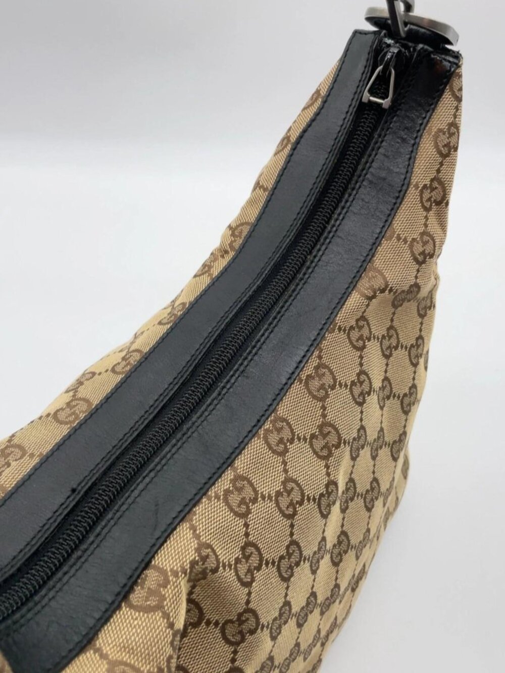 Authentic Gucci Vintage GG Canvas Bamboo Handle Hobo Shoulder Bag - Picture 5 of 16